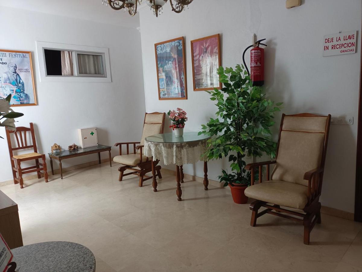 Pension Larra Mairena De Alcor Exterior photo