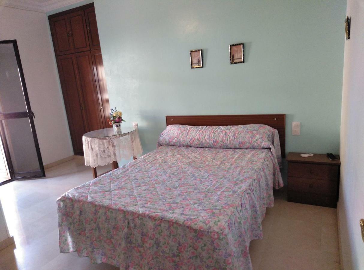 Pension Larra Mairena De Alcor Exterior photo