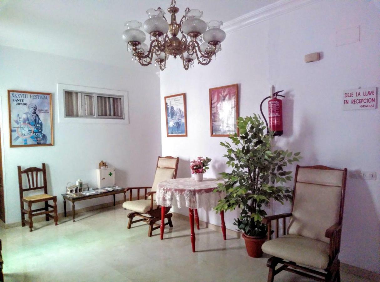 Pension Larra Mairena De Alcor Exterior photo